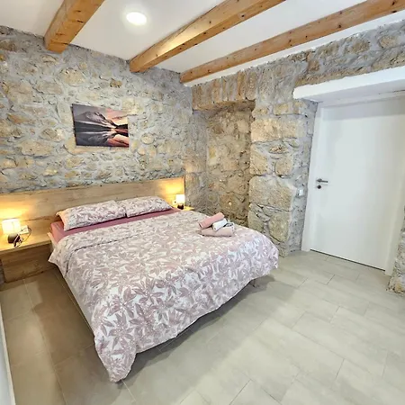 Villa Stone House With Pool Tribalj (Primorsko-Goranska)