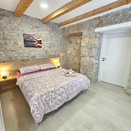 Willa Stone House With Pool Tribalj (Primorsko-Goranska)