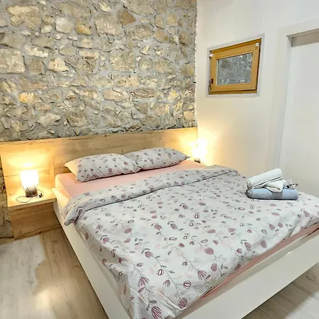 Stone House With Pool Tribalj (Primorsko-Goranska)