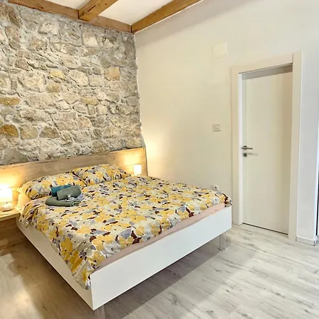 Stone House With Pool Willa Tribalj (Primorsko-Goranska)