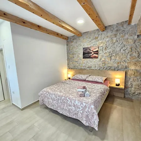Stone House With Pool Tribalj (Primorsko-Goranska)