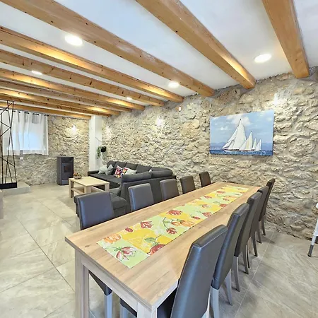 Villa Stone House With Pool Tribalj (Primorsko-Goranska)