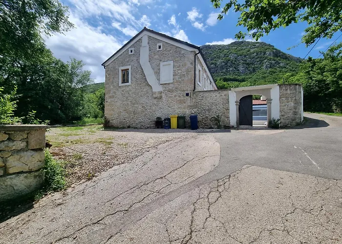 Stone House With Pool Vilă Tribalj (Primorsko-Goranska)