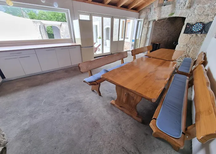 Vilă Stone House With Pool