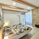 Stone House With Pool فيلة Tribalj (Primorsko-Goranska)