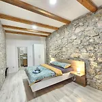 Stone House With Pool فيلة *