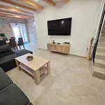 Stone House With Pool فيلة