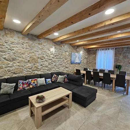 Stone House With Pool * Tribalj (Primorsko-Goranska)