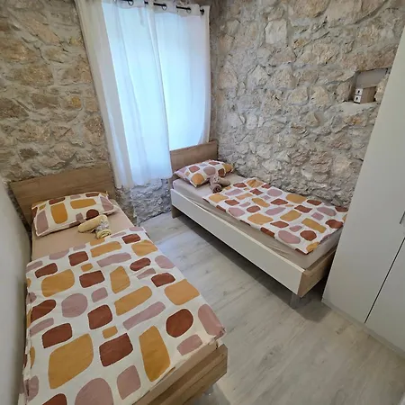 Villa Stone House With Pool Tribalj (Primorsko-Goranska)