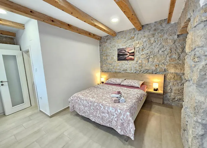 Stone House With Pool Tribalj (Primorsko-Goranska)