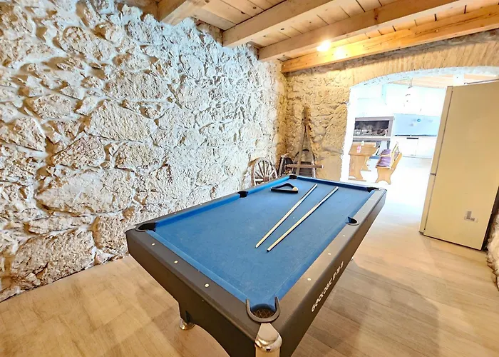 Stone House With Pool Villa *