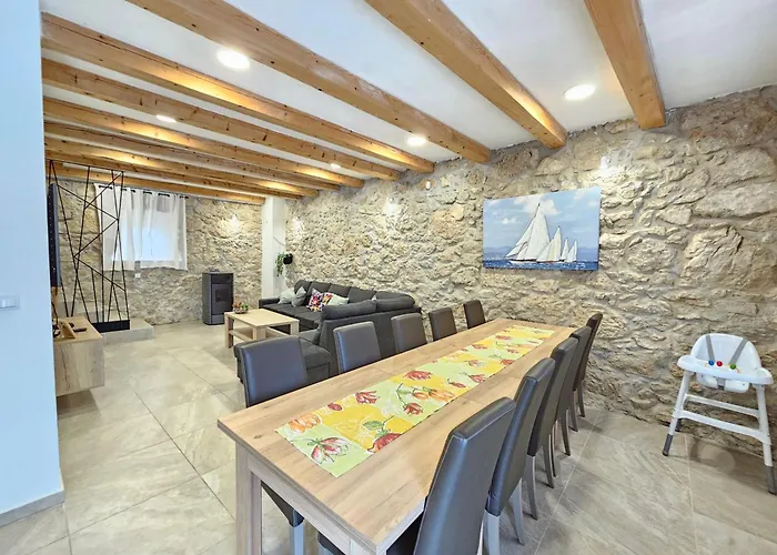 Villa Stone House With Pool Tribalj (Primorsko-Goranska)