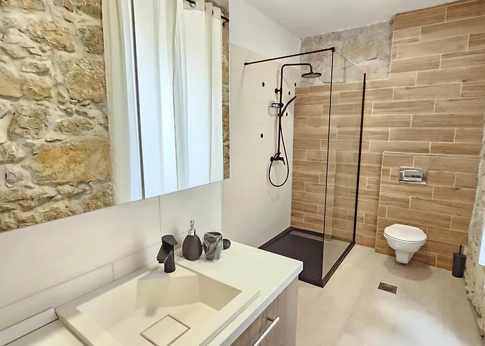 Stone House With Pool * 트리발즈